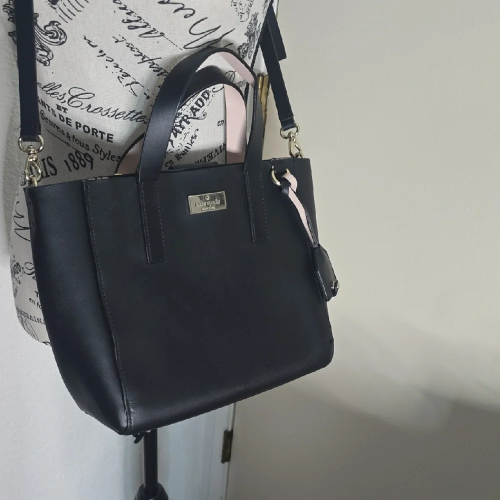 Kate Spade ♠️ Black & Baby Pink Leather Small/Med Satchel W/ Key Holder (EUC)✨